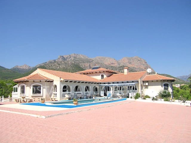 Chalet de 11 habitaciones en La Nucia en venta - 1.995.000 € (Ref: 9128668)