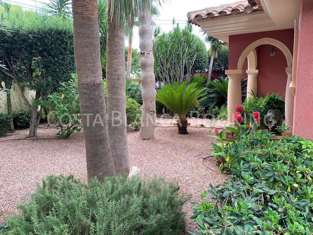 3 bedroom Villa for sale in Altea - € 791,000 (Ref: 9137456)