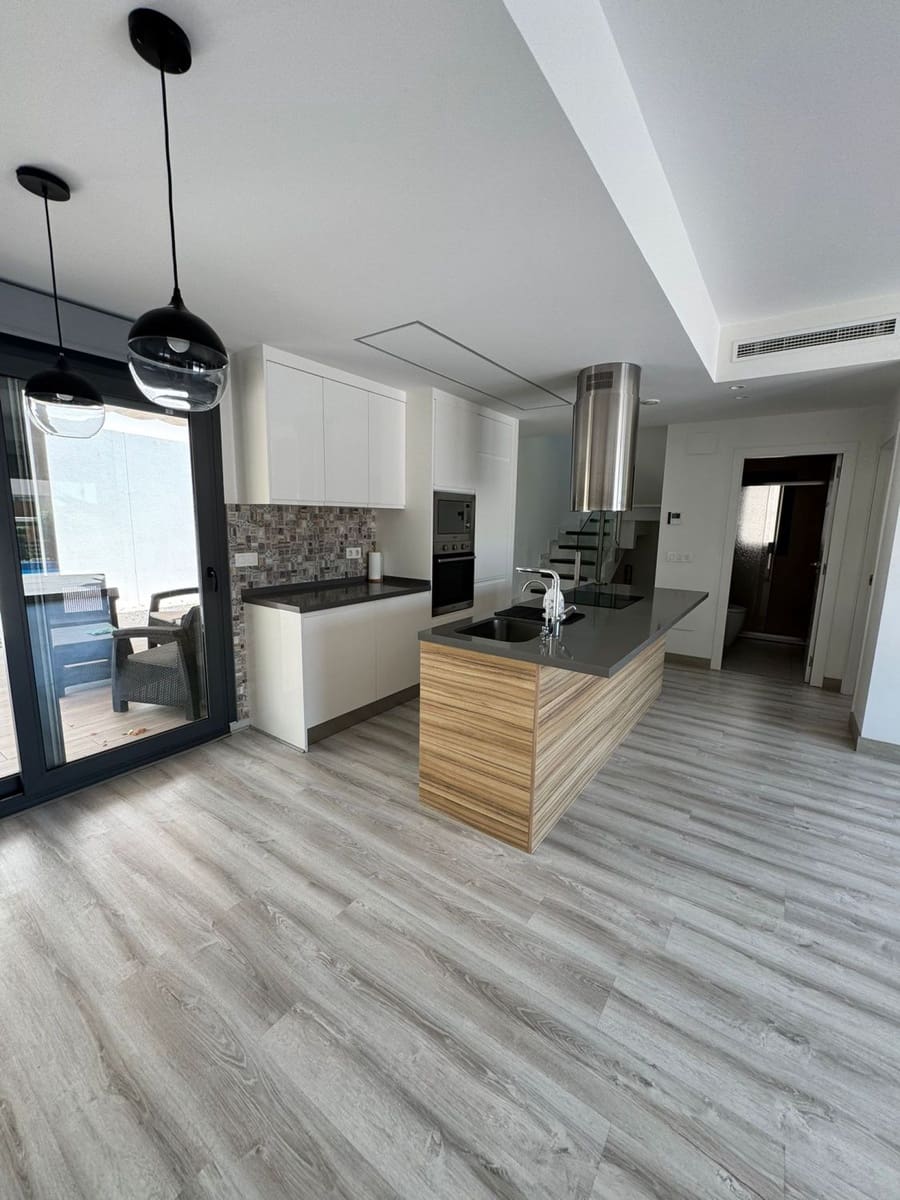 Chalet de 5 habitaciones en Finestrat en venta con garaje - 695.000 € (Ref: 9154410)