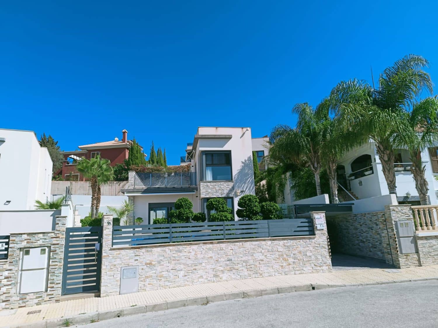 Chalet de 5 habitaciones en Finestrat en venta con garaje - 695.000 € (Ref: 9154410)