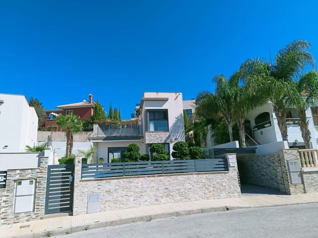 Chalet de 5 habitaciones en Finestrat en venta con garaje - 695.000 € (Ref: 9154410)