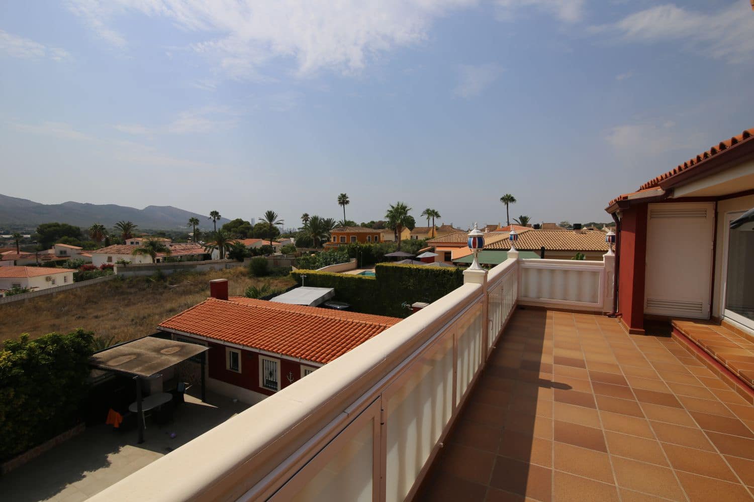 9 bedroom Villa for sale in Alfaz del Pi / L'Alfas del Pi - € 1,075,000 (Ref: 9181323)