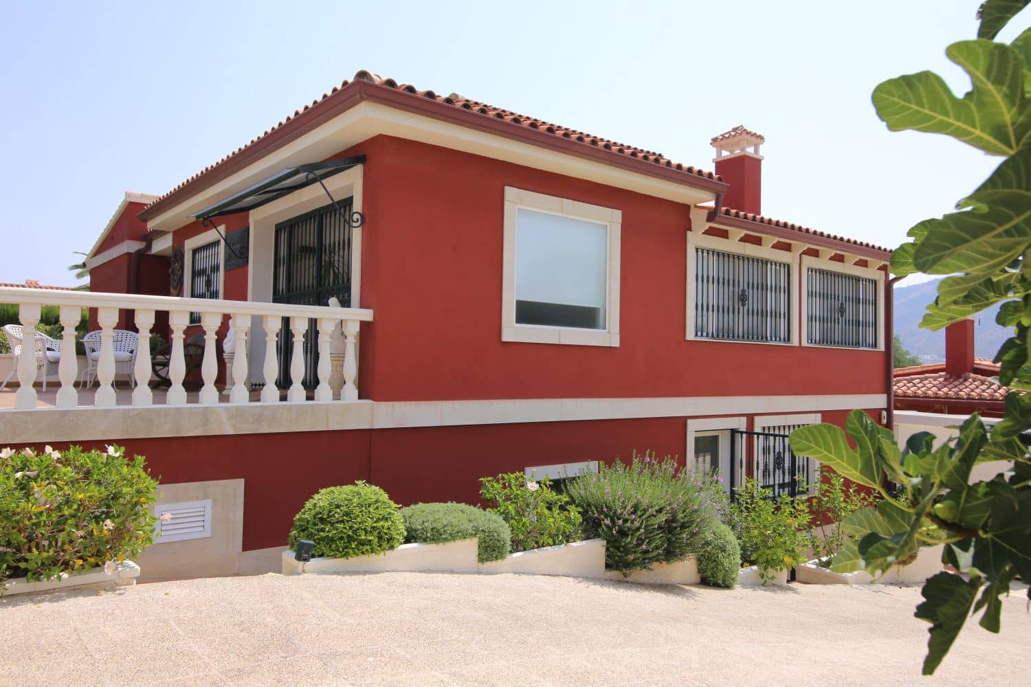 9 bedroom Villa for sale in Alfaz del Pi / L'Alfas del Pi - € 1,075,000 (Ref: 9181323)