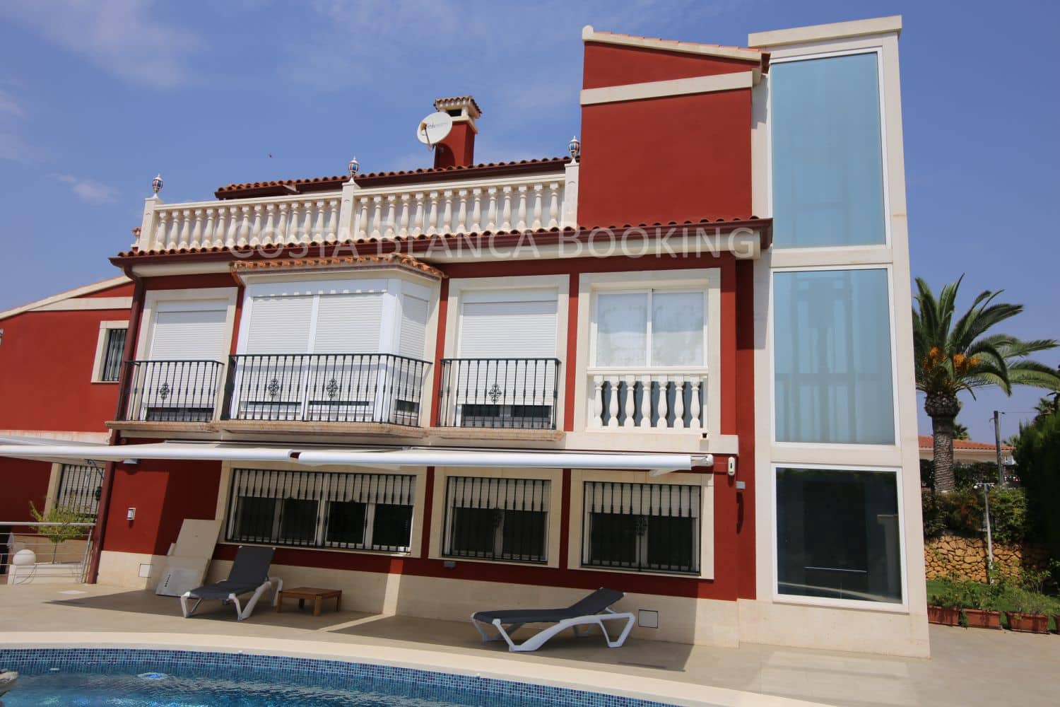 9 bedroom Villa for sale in Alfaz del Pi / L'Alfas del Pi - € 1,075,000 (Ref: 9181323)