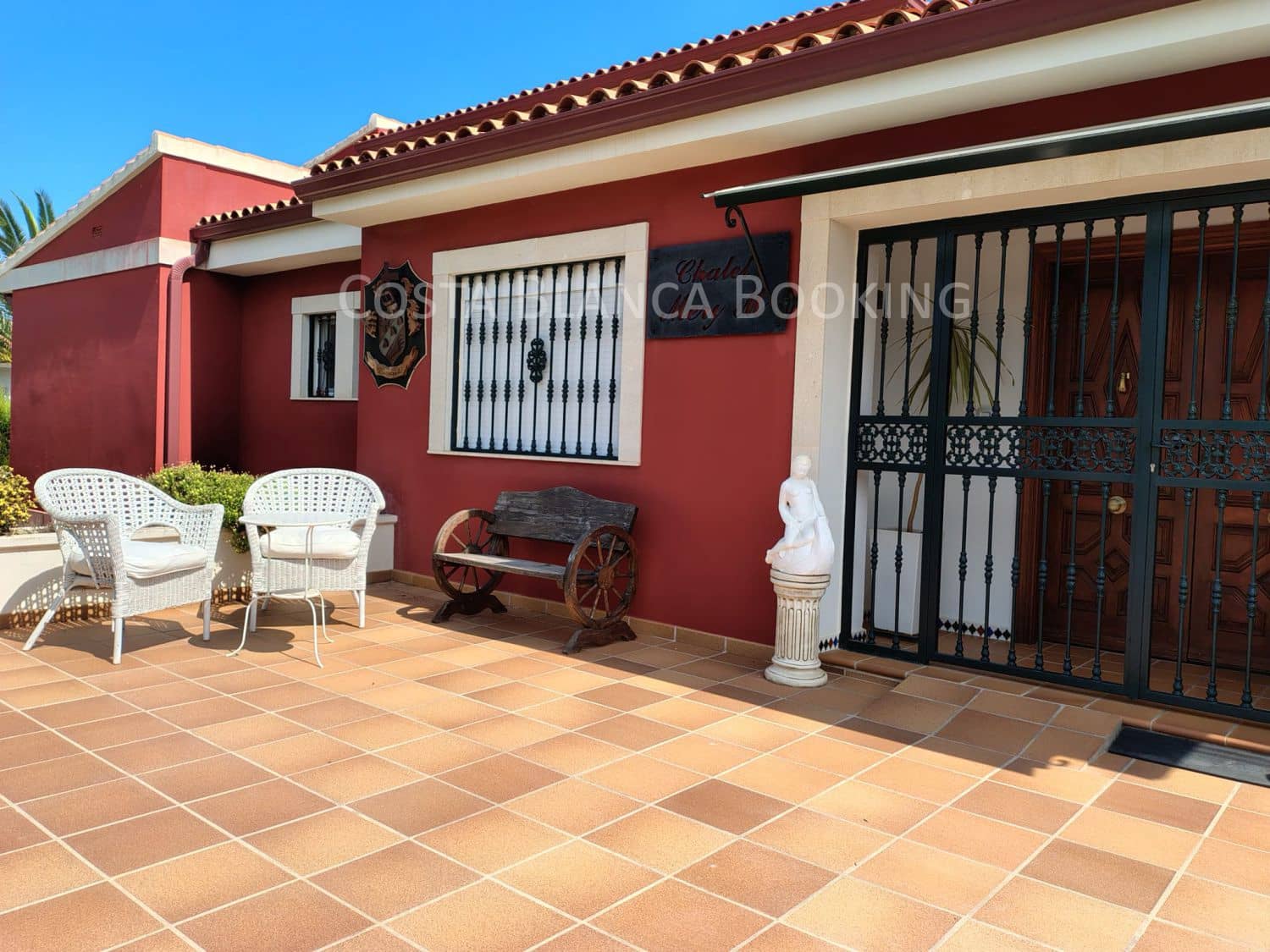 9 bedroom Villa for sale in Alfaz del Pi / L'Alfas del Pi - € 1,075,000 (Ref: 9181323)