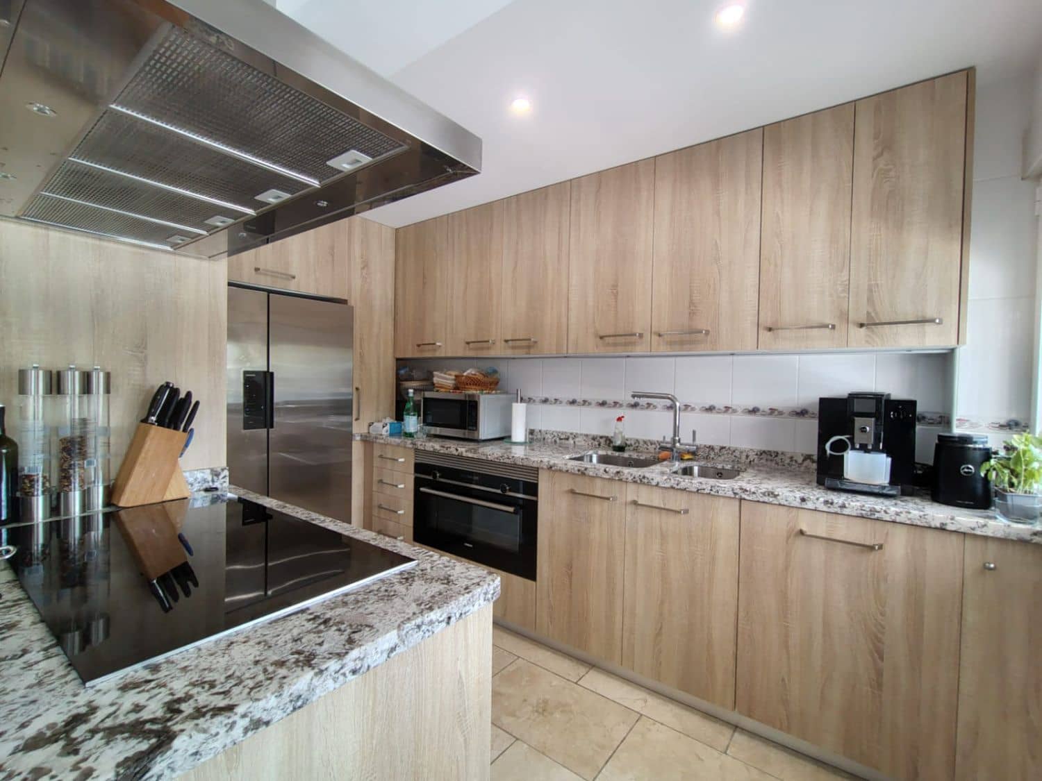 9 bedroom Villa for sale in Alfaz del Pi / L'Alfas del Pi - € 1,075,000 (Ref: 9181323)