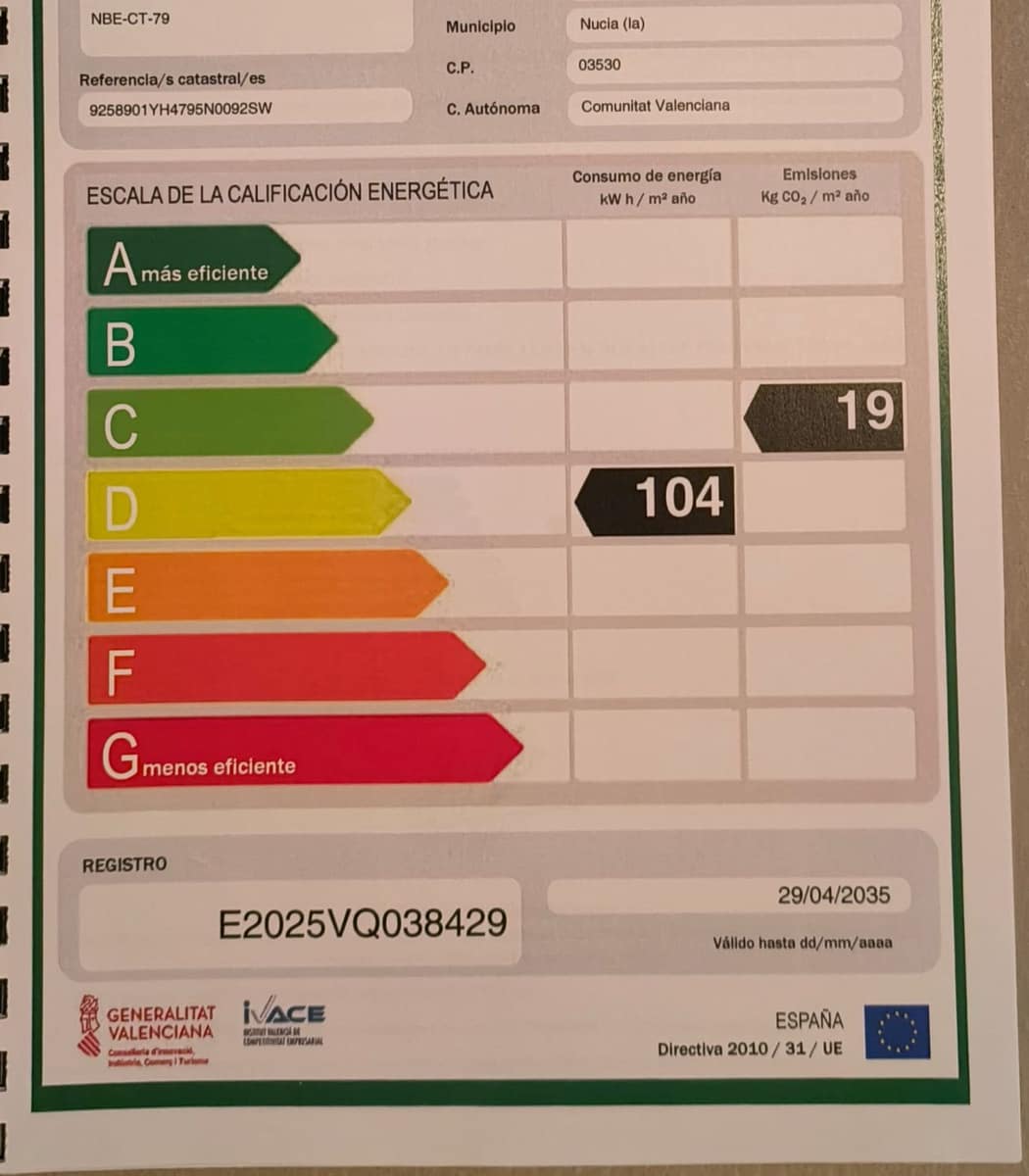 3 soveværelse Villa til salg i La Nucia med garage - € 324.000 (Ref: 9375527)