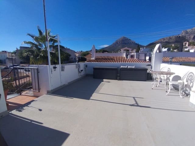 3 soveværelse Villa til salg i La Nucia med garage - € 324.000 (Ref: 9375527)