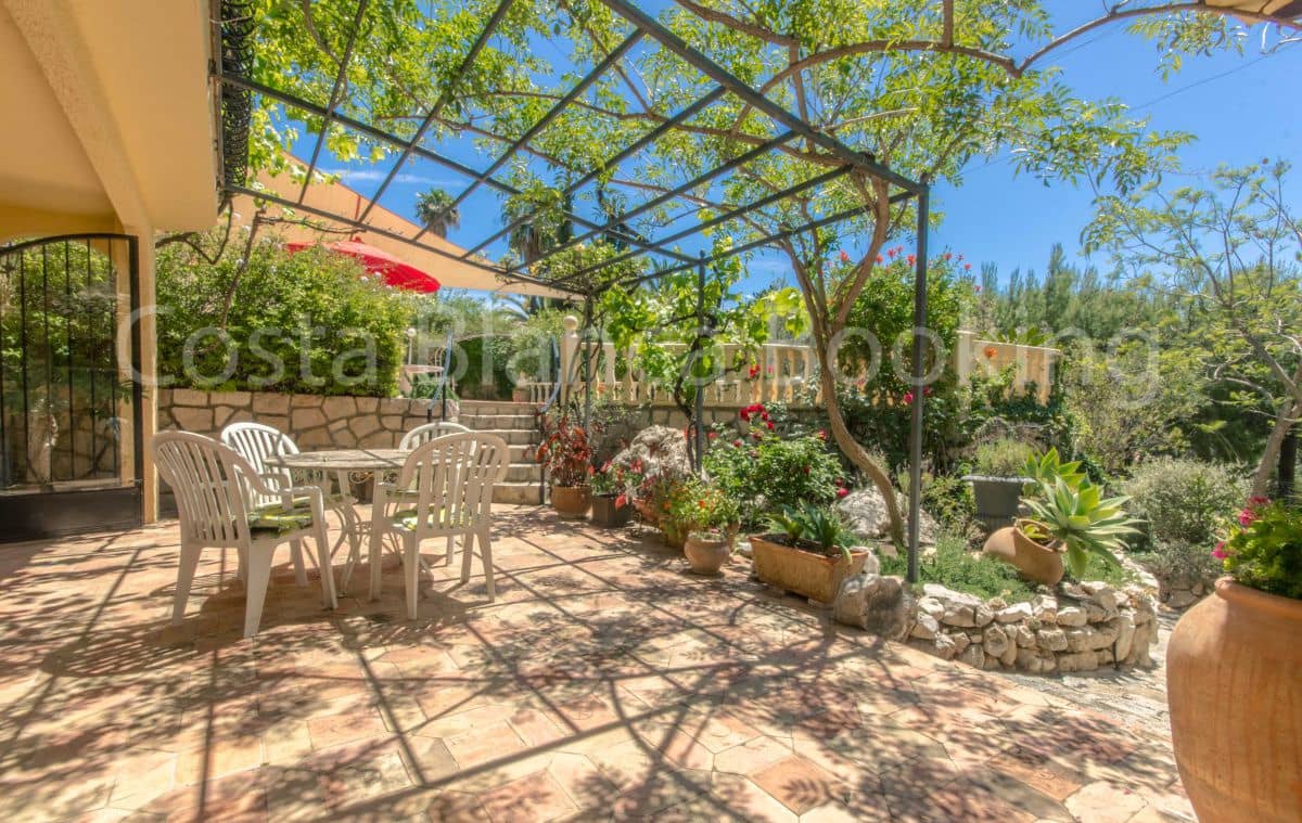 5 bedroom Villa for sale in Altea la Vella with garage - € 1,590,000 (Ref: 9376846)