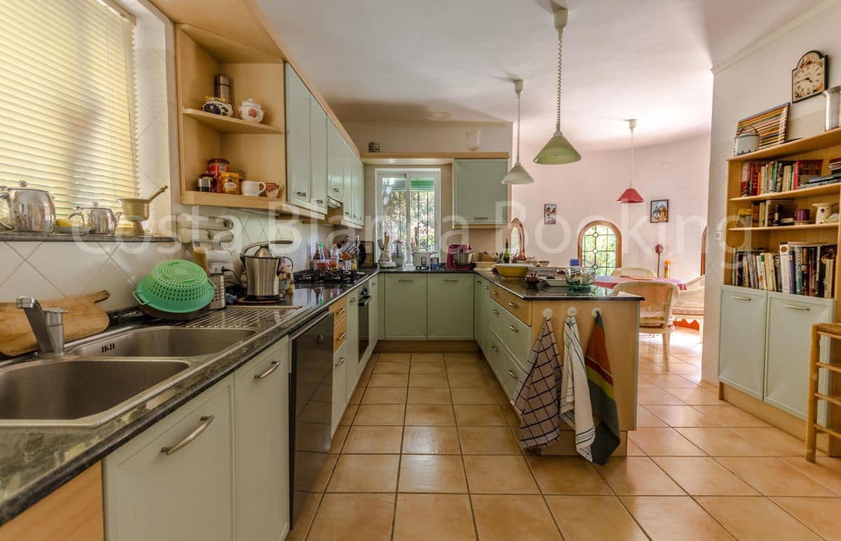 5 bedroom Villa for sale in Altea la Vella with garage - € 1,590,000 (Ref: 9376846)