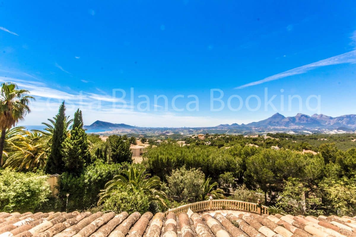 5 bedroom Villa for sale in Altea la Vella with garage - € 1,590,000 (Ref: 9376846)