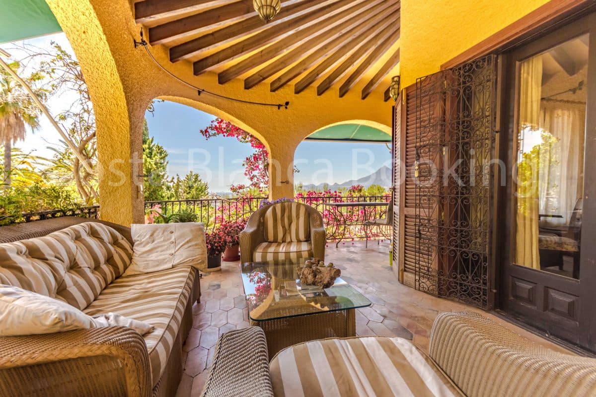 5 bedroom Villa for sale in Altea la Vella with garage - € 1,590,000 (Ref: 9376846)