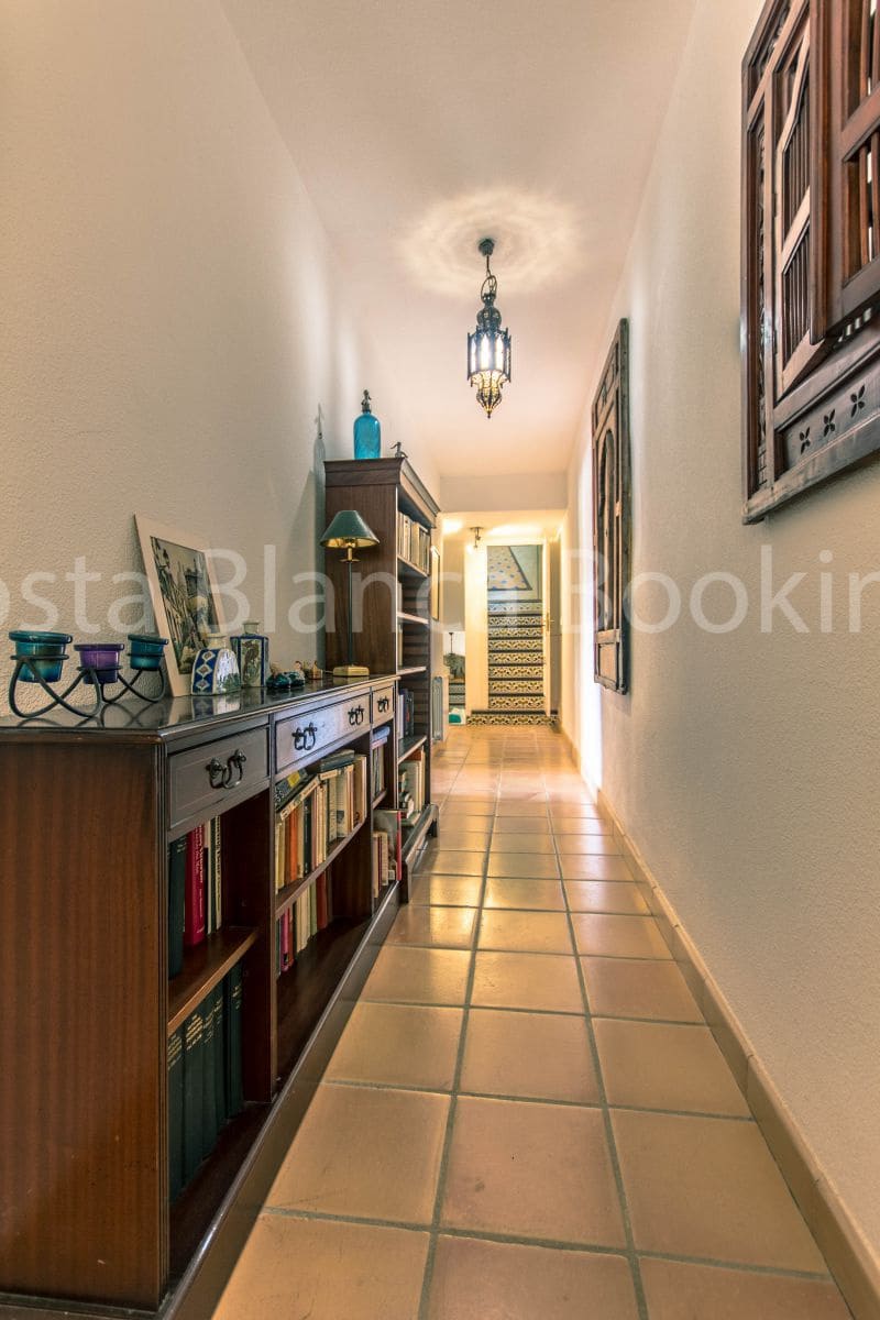 5 bedroom Villa for sale in Altea la Vella with garage - € 1,590,000 (Ref: 9376846)