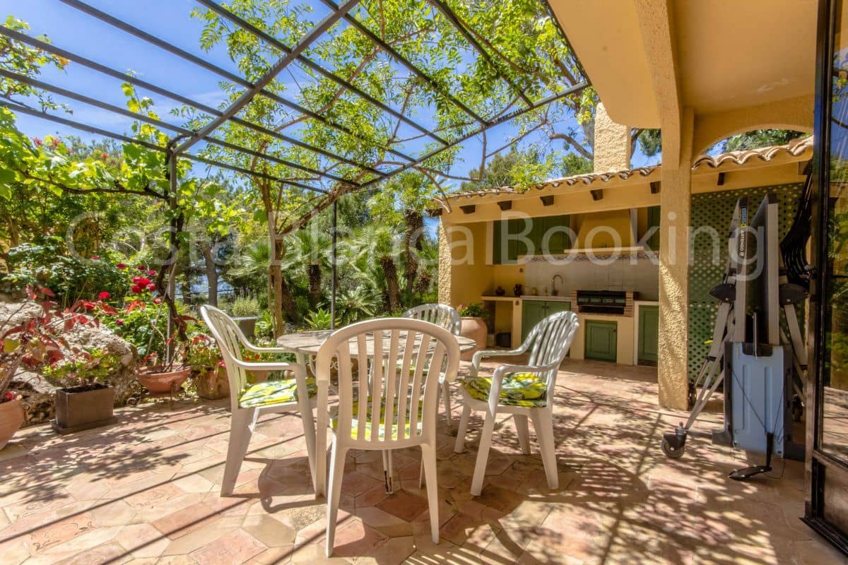 5 bedroom Villa for sale in Altea la Vella with garage - € 1,590,000 (Ref: 9376846)