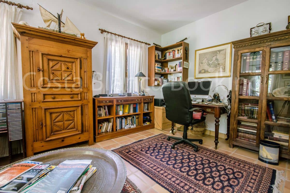 5 bedroom Villa for sale in Altea la Vella with garage - € 1,590,000 (Ref: 9376846)