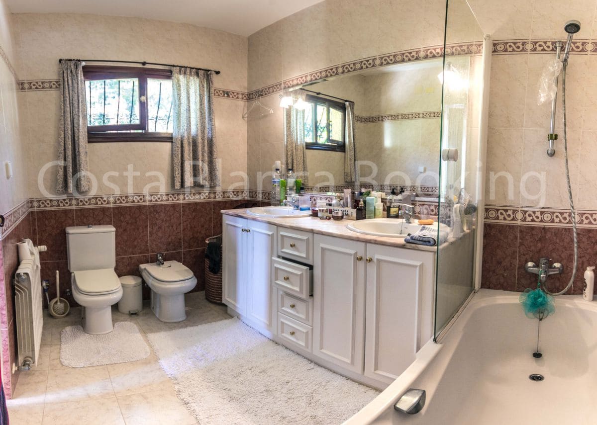 5 bedroom Villa for sale in Altea la Vella with garage - € 1,590,000 (Ref: 9376846)