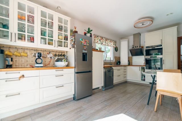 Chalet de 4 habitaciones en Alfaz del Pi / L'Alfàs del Pi en venta con garaje - 695.000 € (Ref: 9388173)