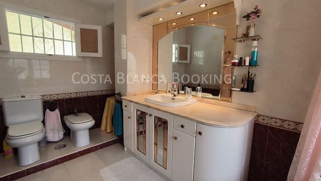 Chalet de 3 habitaciones en Alfaz del Pi / L'Alfàs del Pi en venta con garaje - 420.000 € (Ref: 9402976)