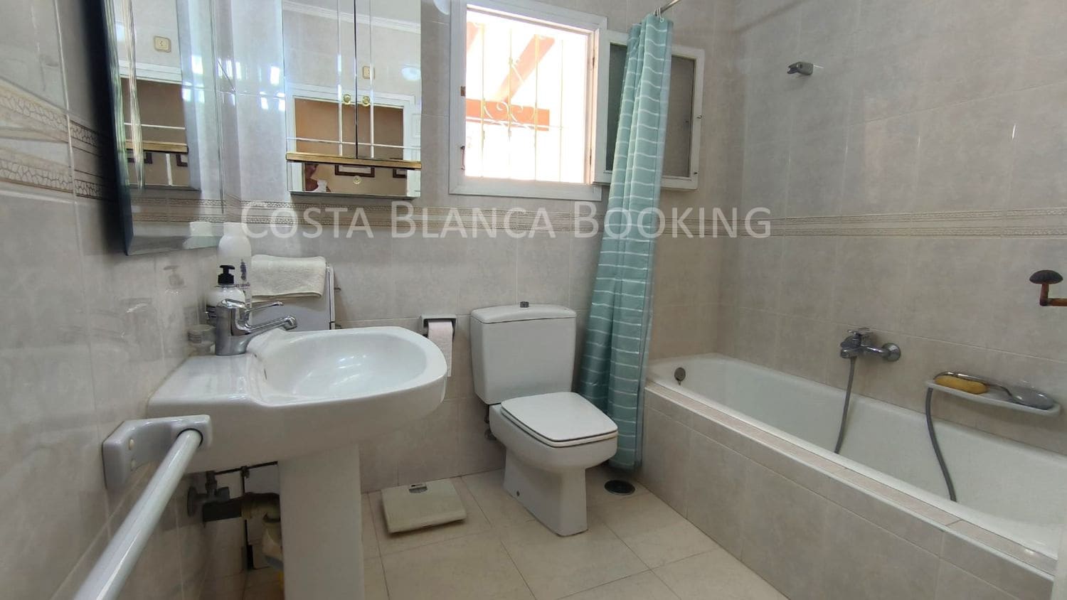 Chalet de 3 habitaciones en Alfaz del Pi / L'Alfàs del Pi en venta con garaje - 420.000 € (Ref: 9402976)