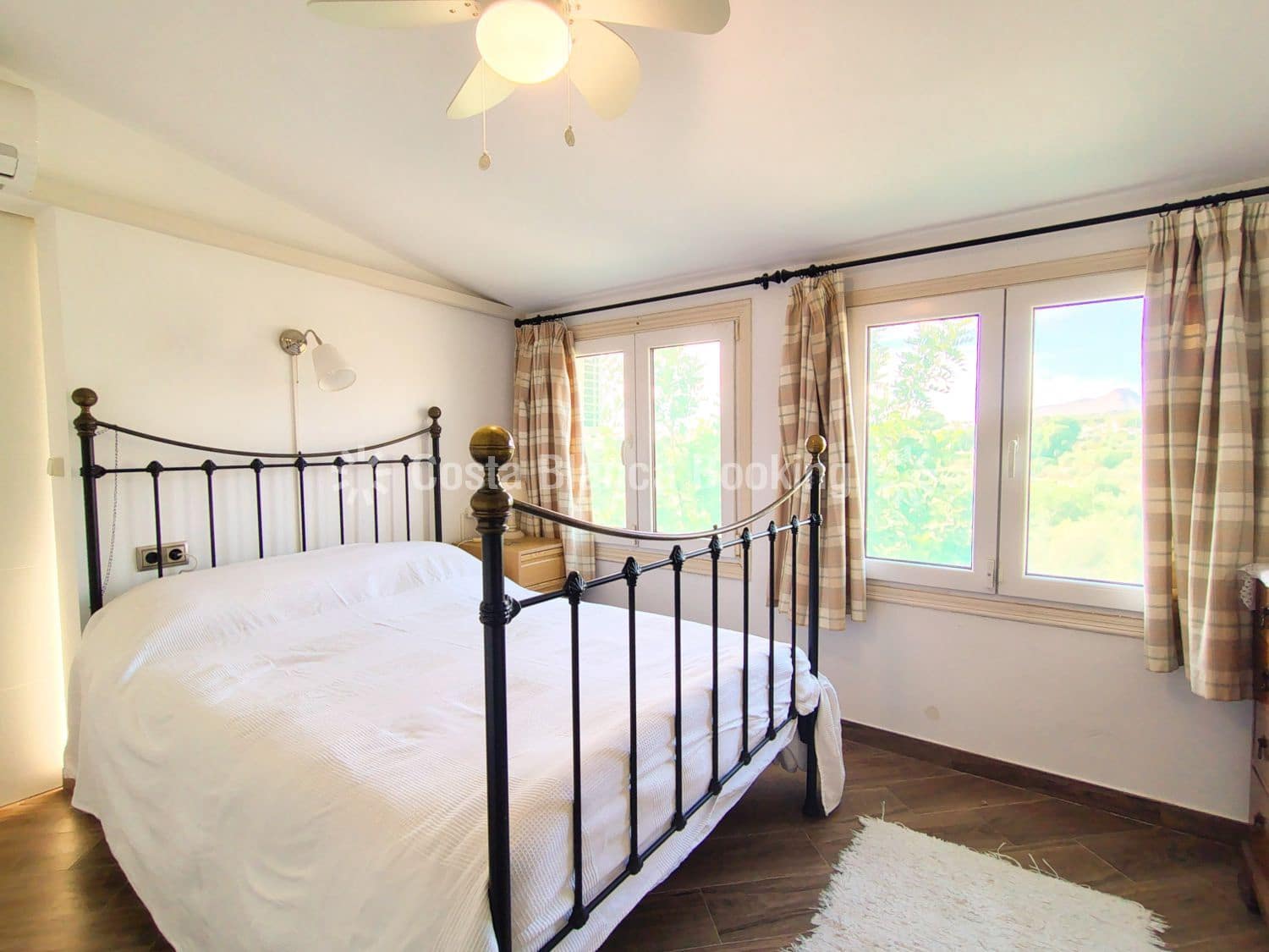 4 bedroom Villa for sale in Alfaz del Pi / L'Alfas del Pi - € 585,000 (Ref: 9432971)