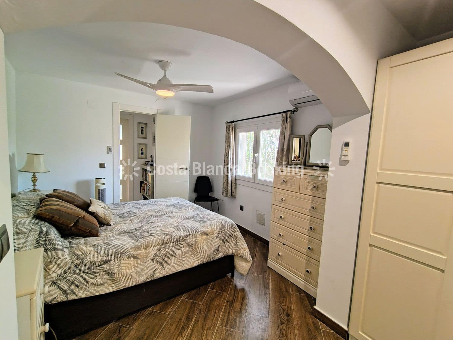 4 bedroom Villa for sale in Alfaz del Pi / L'Alfas del Pi - € 585,000 (Ref: 9432971)