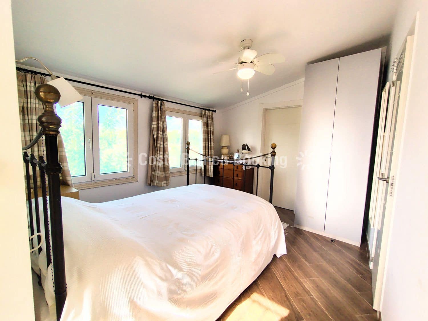 4 bedroom Villa for sale in Alfaz del Pi / L'Alfas del Pi - € 585,000 (Ref: 9432971)