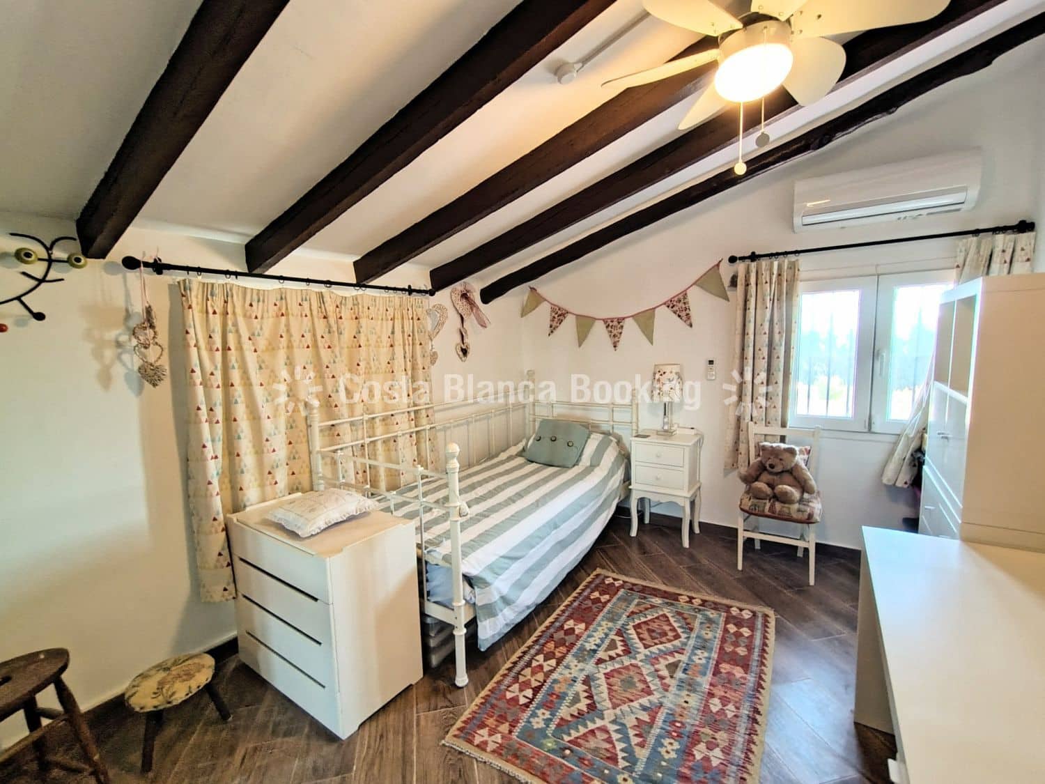 4 bedroom Villa for sale in Alfaz del Pi / L'Alfas del Pi - € 585,000 (Ref: 9432971)