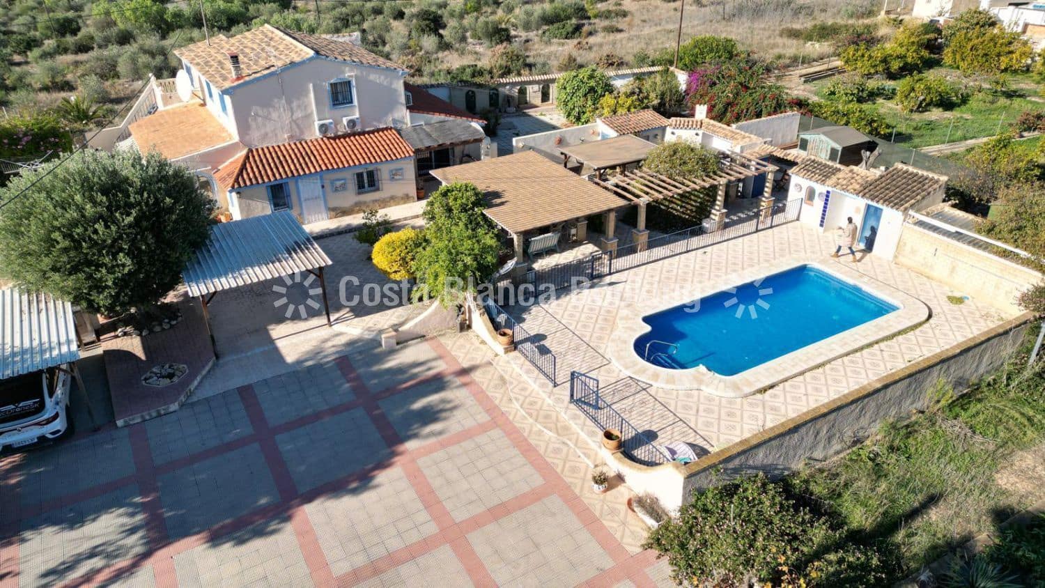 4 bedroom Villa for sale in Alfaz del Pi / L'Alfas del Pi - € 585,000 (Ref: 9432971)