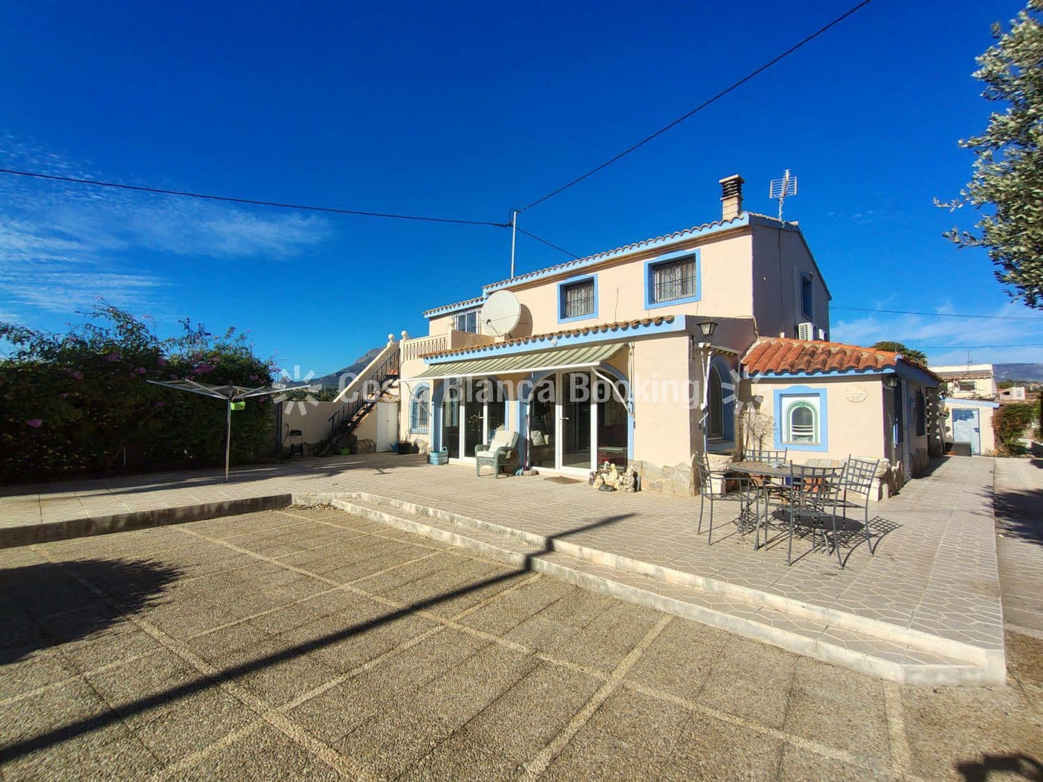 4 bedroom Villa for sale in Alfaz del Pi / L'Alfas del Pi - € 585,000 (Ref: 9432971)