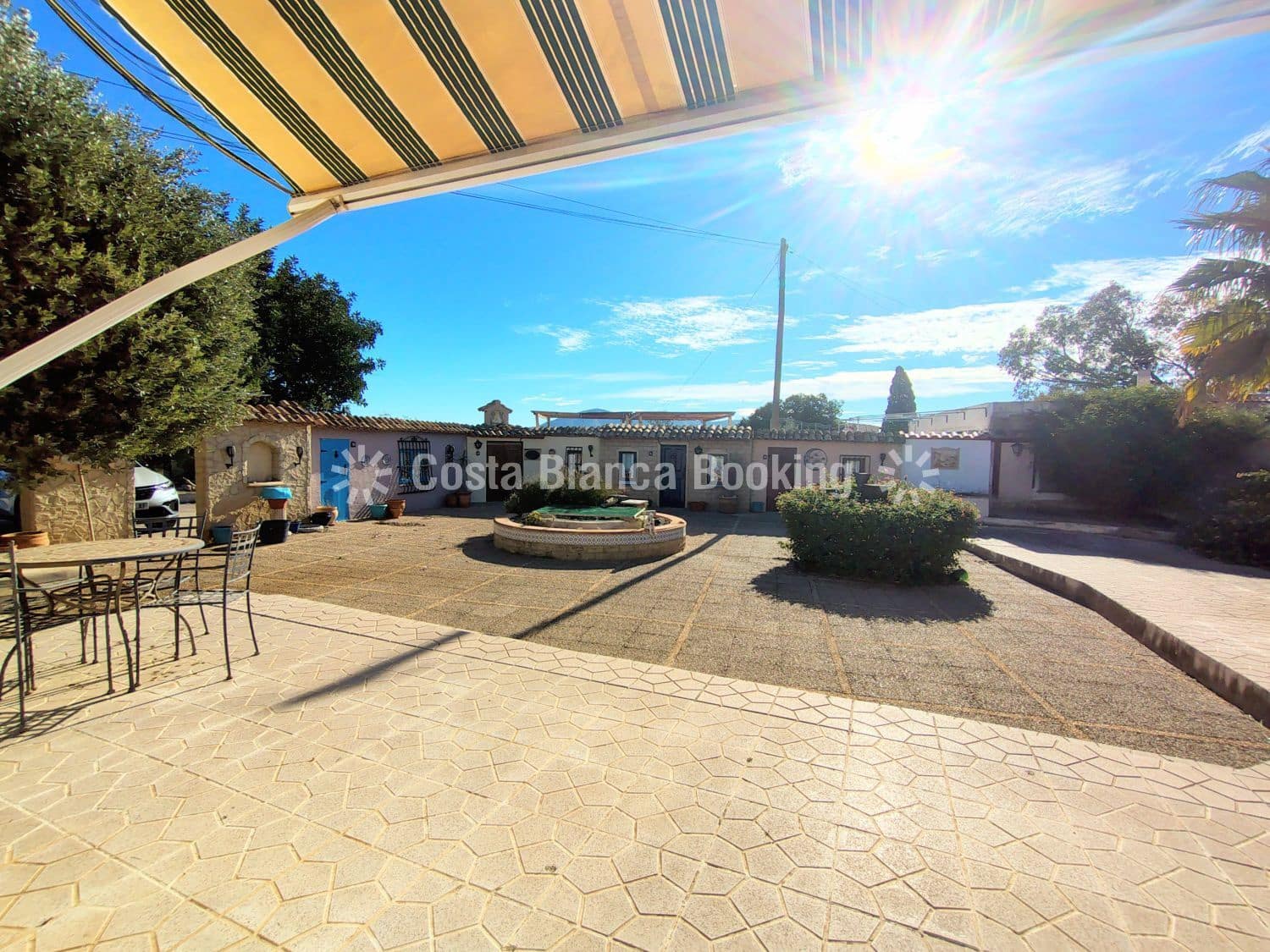 4 bedroom Villa for sale in Alfaz del Pi / L'Alfas del Pi - € 585,000 (Ref: 9432971)