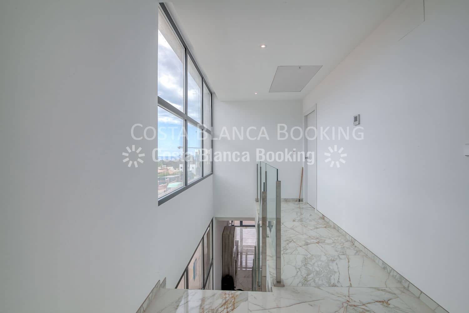 4 bedroom Villa for sale in Finestrat - € 920,000 (Ref: 9451776)