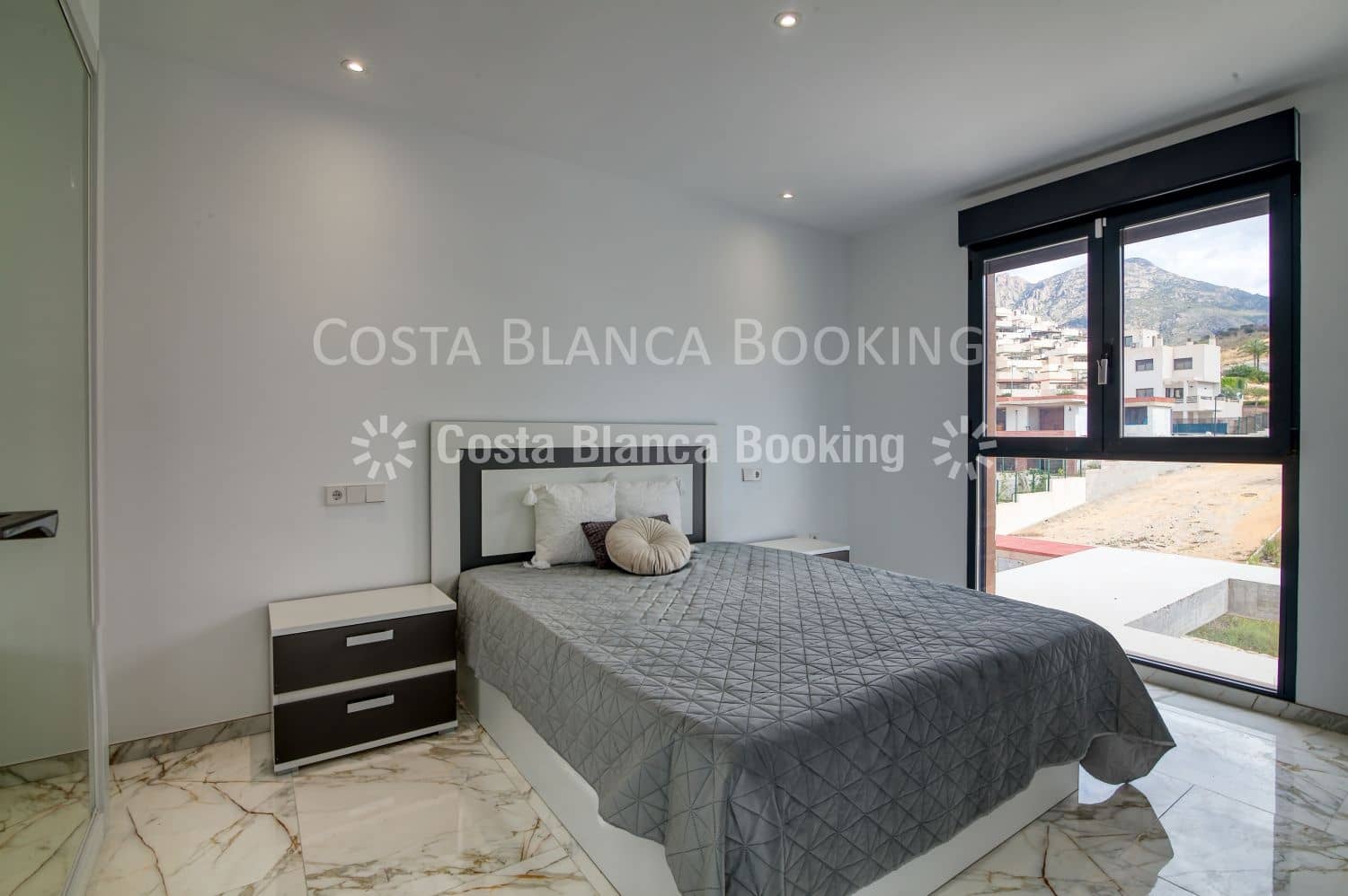 4 bedroom Villa for sale in Finestrat - € 920,000 (Ref: 9451776)