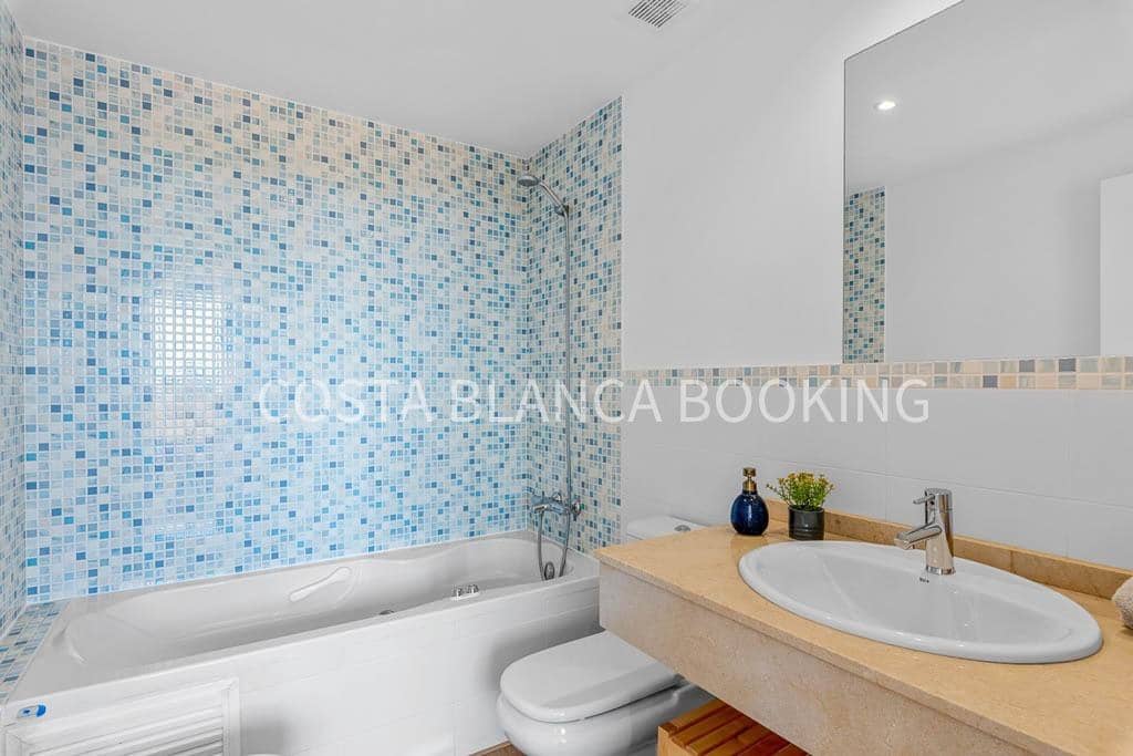 Adosado de 2 habitaciones en Finestrat en venta - 295.000 € (Ref: 9569340)