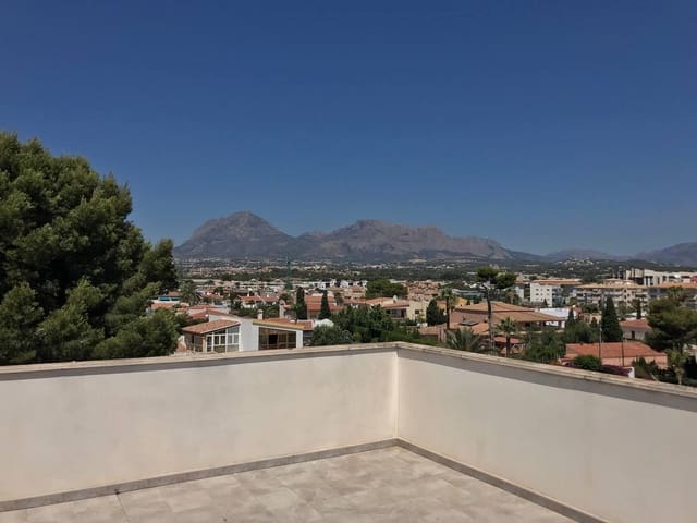Chalet de 4 habitaciones en Albir, Alfaz del Pi / L'Alfàs del Pi en venta con piscina garaje - 950.000 € (Ref: 9582793)