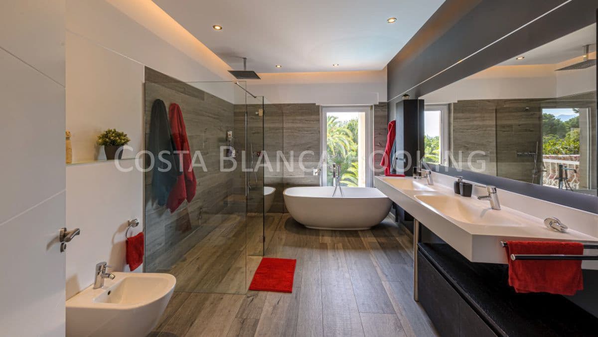 5 slaapkamer Villa te koop in Altea - € 1.950.000 (Ref: 9582794)