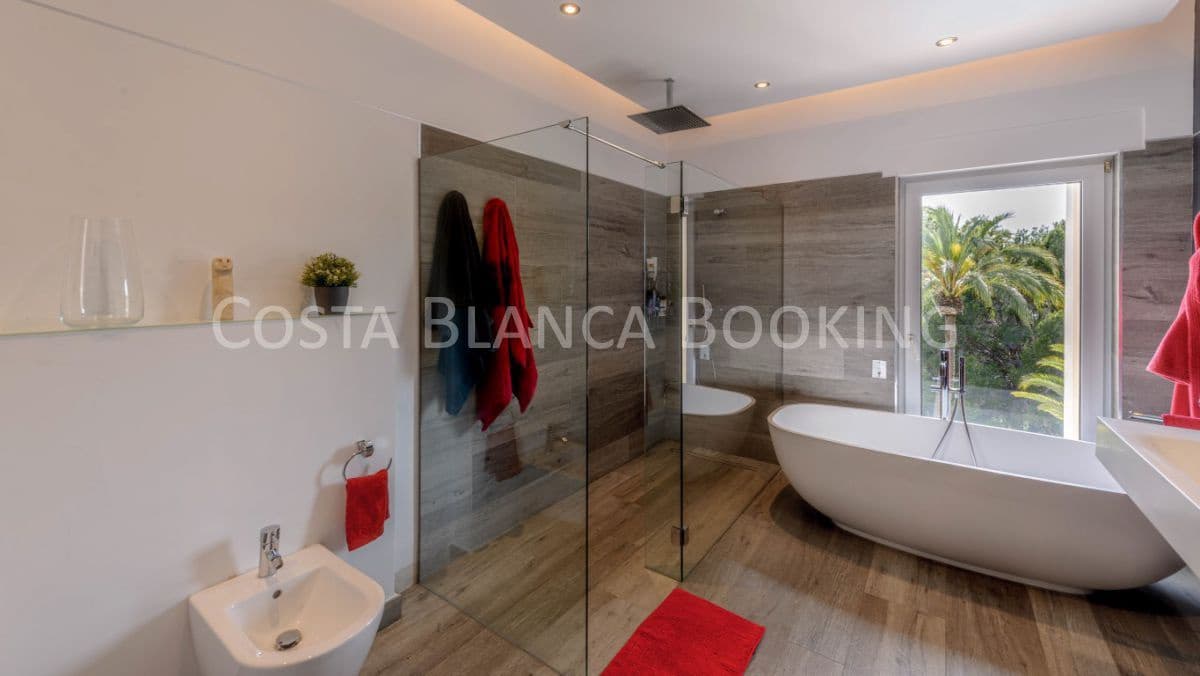 5 slaapkamer Villa te koop in Altea - € 1.950.000 (Ref: 9582794)