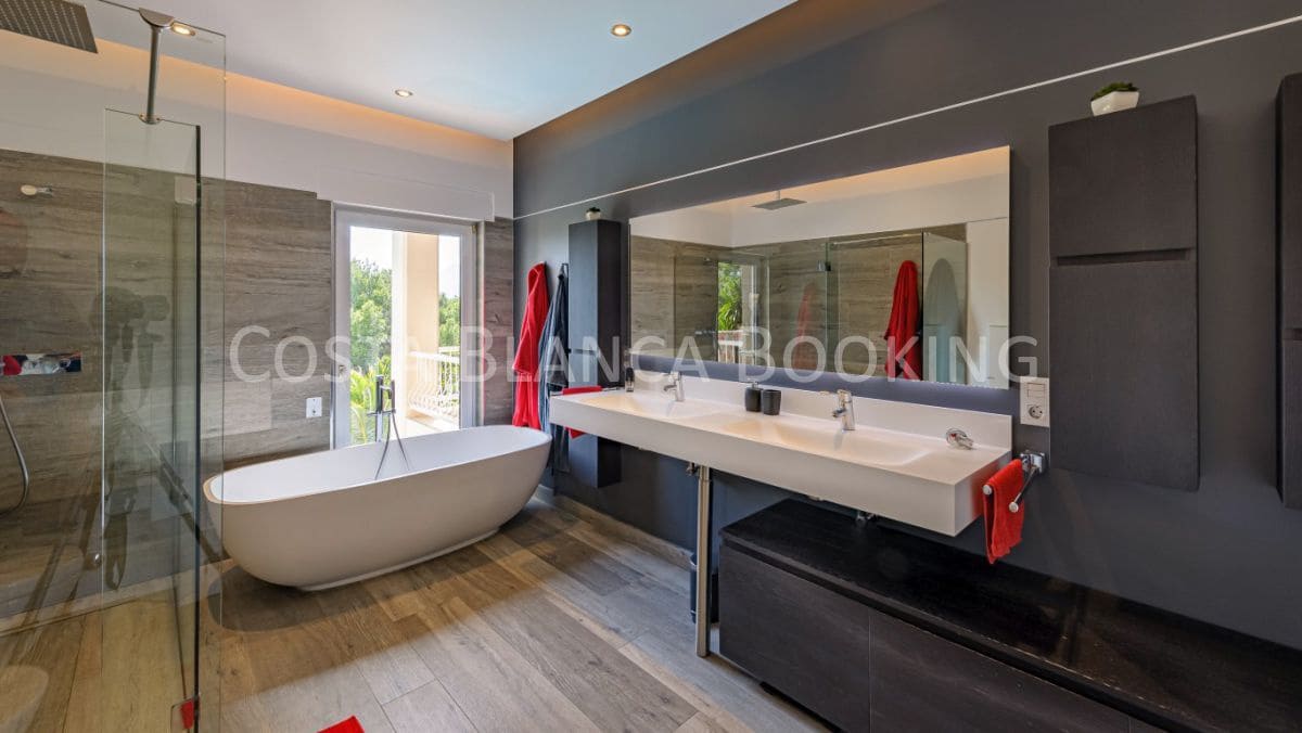 5 slaapkamer Villa te koop in Altea - € 1.950.000 (Ref: 9582794)