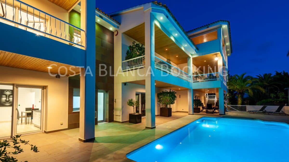 5 slaapkamer Villa te koop in Altea - € 1.950.000 (Ref: 9582794)