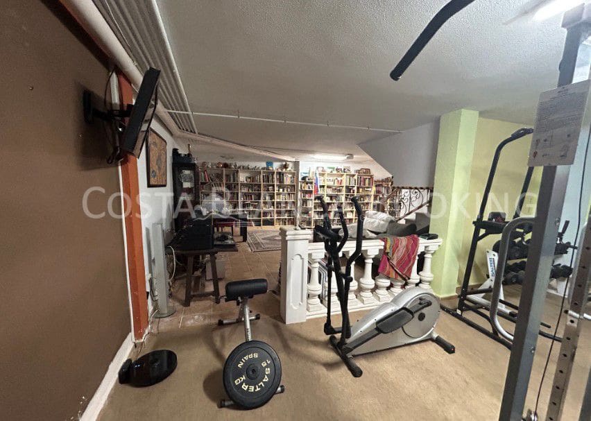 5 Zimmer Villa zu verkaufen in Albir mit Pool Garage - 450.000 € (Ref: 9582800)
