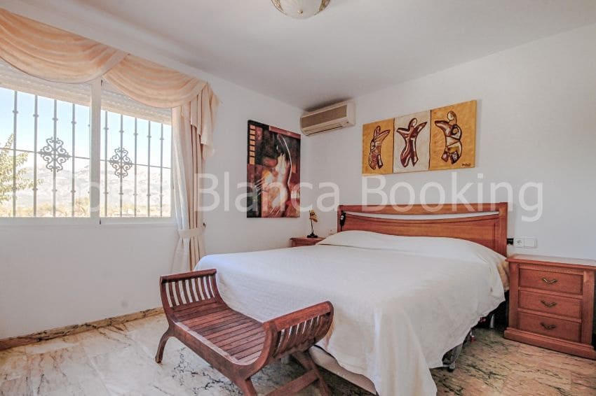 Chalet de 5 habitaciones en La Nucia en venta - 600.000 € (Ref: 9582817)