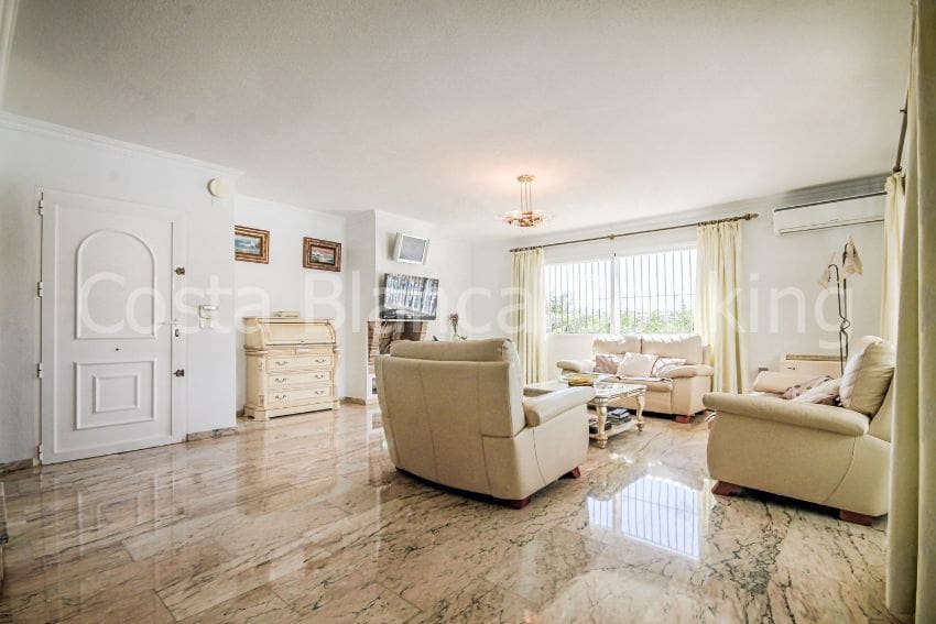 Chalet de 5 habitaciones en La Nucia en venta - 600.000 € (Ref: 9582817)