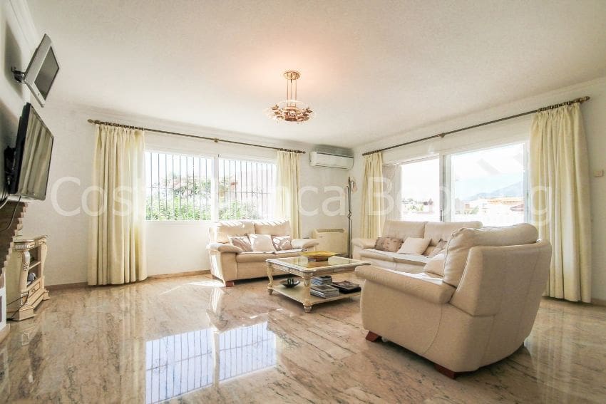 Chalet de 5 habitaciones en La Nucia en venta - 600.000 € (Ref: 9582817)