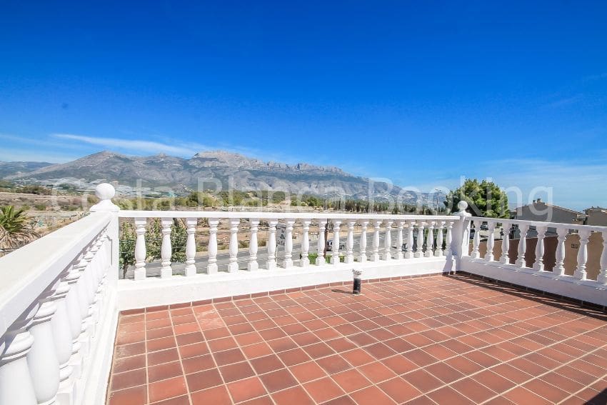 Chalet de 5 habitaciones en La Nucia en venta - 600.000 € (Ref: 9582817)