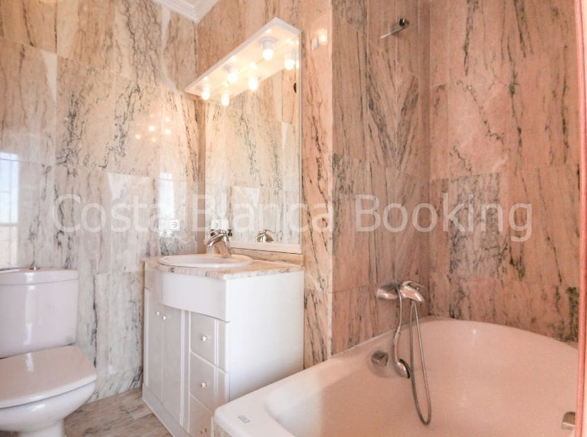 Chalet de 5 habitaciones en La Nucia en venta - 600.000 € (Ref: 9582817)