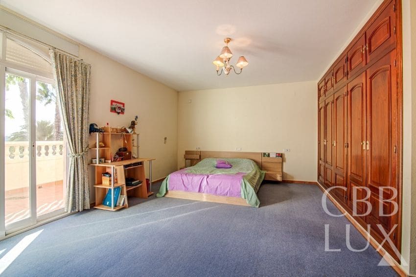 8 bedroom Villa for sale in Alfaz del Pi / L'Alfas del Pi - € 1,880,000 (Ref: 9582820)