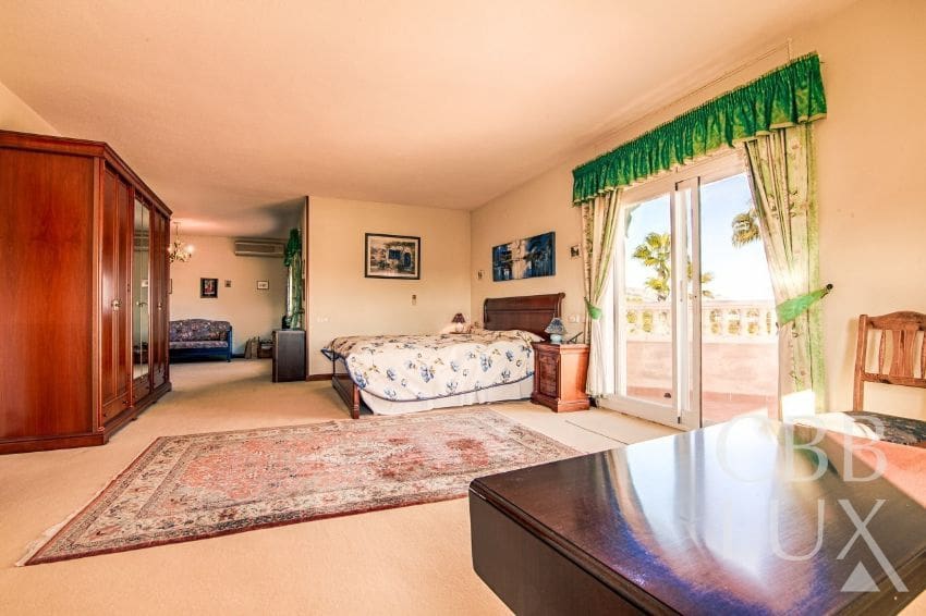 8 bedroom Villa for sale in Alfaz del Pi / L'Alfas del Pi - € 1,880,000 (Ref: 9582820)