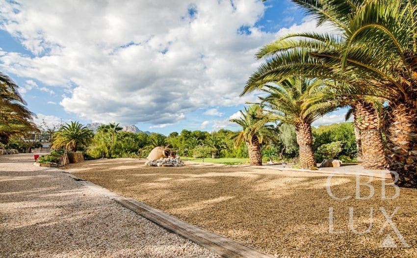 8 bedroom Villa for sale in Alfaz del Pi / L'Alfas del Pi - € 1,880,000 (Ref: 9582820)