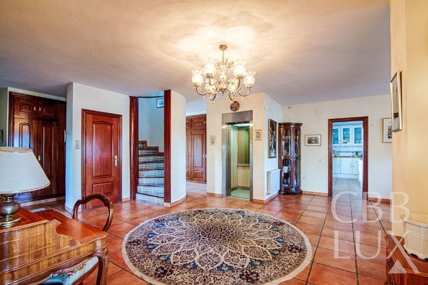 8 bedroom Villa for sale in Alfaz del Pi / L'Alfas del Pi - € 1,880,000 (Ref: 9582820)