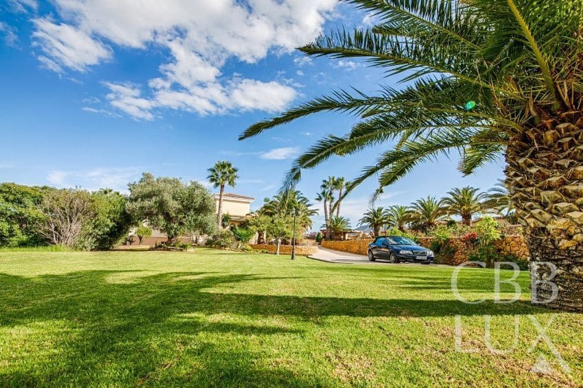 8 bedroom Villa for sale in Alfaz del Pi / L'Alfas del Pi - € 1,880,000 (Ref: 9582820)