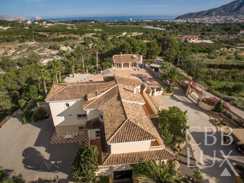 8 bedroom Villa for sale in Alfaz del Pi / L'Alfas del Pi - € 1,880,000 (Ref: 9582820)